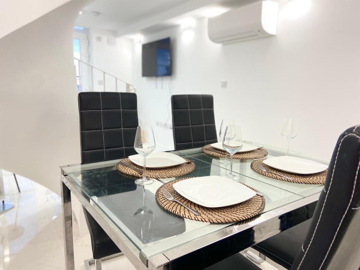 Unique Waterfront Duplex On The Mediterranean - Caleta, Catalan Bay ジブラルタル エクステリア 写真