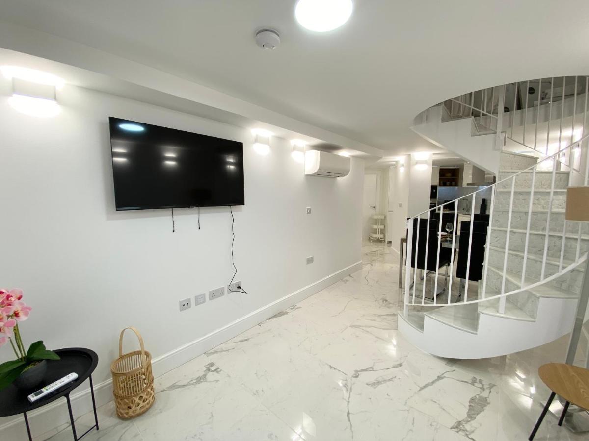 Unique Waterfront Duplex On The Mediterranean - Caleta, Catalan Bay ジブラルタル エクステリア 写真