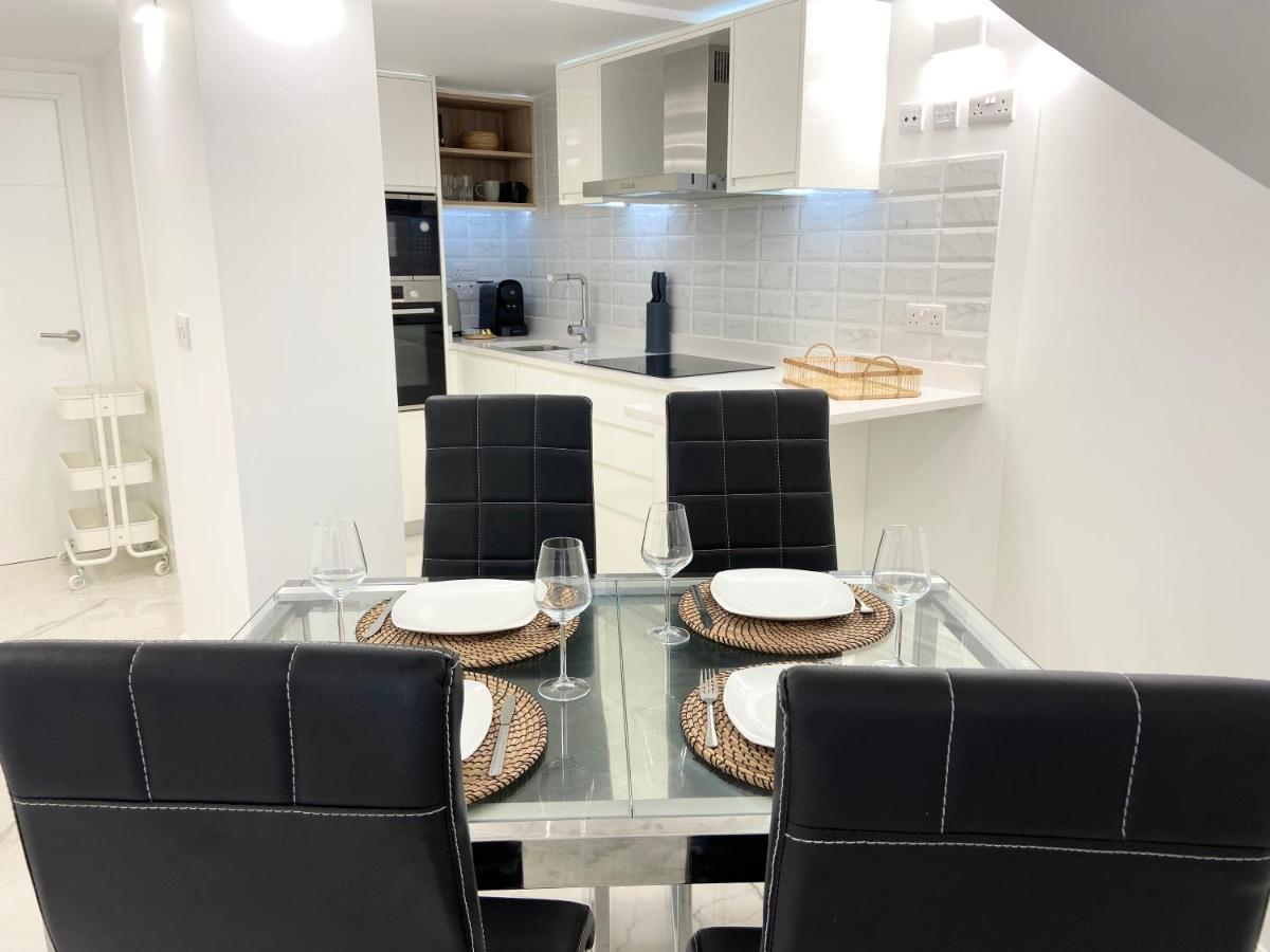 Unique Waterfront Duplex On The Mediterranean - Caleta, Catalan Bay ジブラルタル エクステリア 写真