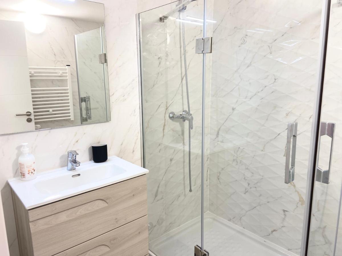 Unique Waterfront Duplex On The Mediterranean - Caleta, Catalan Bay ジブラルタル エクステリア 写真