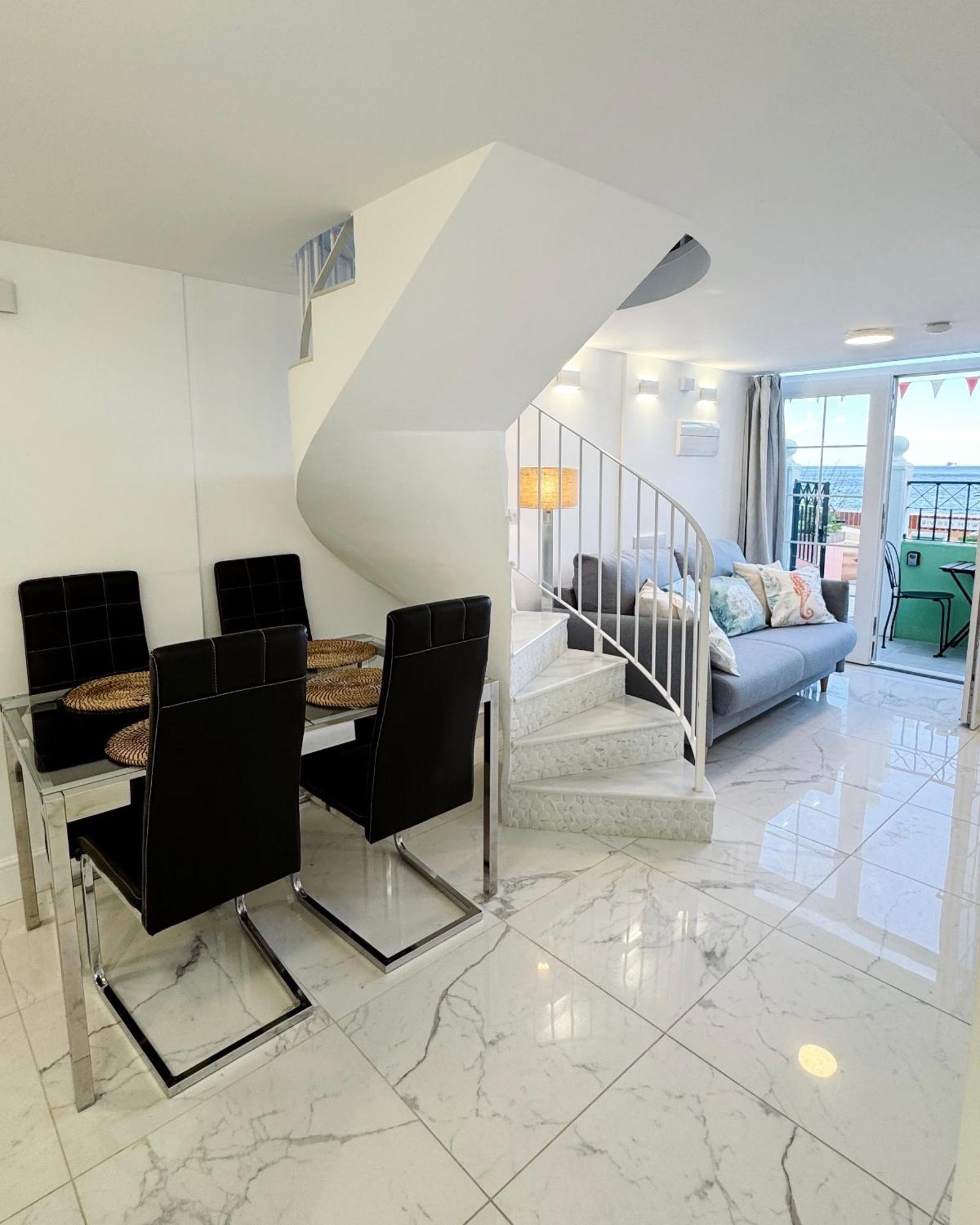 Unique Waterfront Duplex On The Mediterranean - Caleta, Catalan Bay ジブラルタル エクステリア 写真